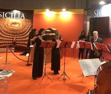 BIT di Milano, nello stand della Regione Siciliana spazio a Orchestra sinfonica, pupi e spremute d’arancia