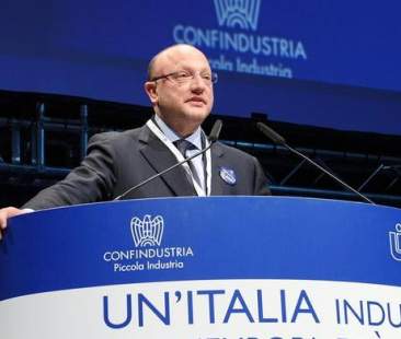 Confindustria: più lavoro e investimenti, meno debito