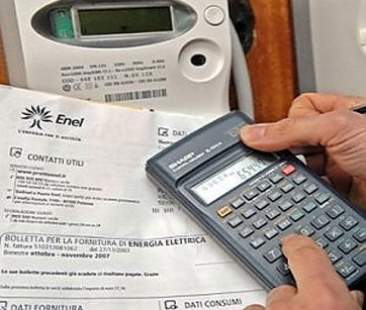 Evasori bolletta energia elettrica, paga il conto chi è in regola