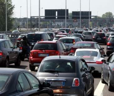 Mobilità, siciliani schiavi dell’auto