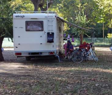 La linea sottile tra sosta e camping abusivo La linea sottile tra sosta e camping abusivo