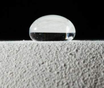 Studio italiano sui materiali superidrofobici tra vetri autopulenti e navi a basso attrito