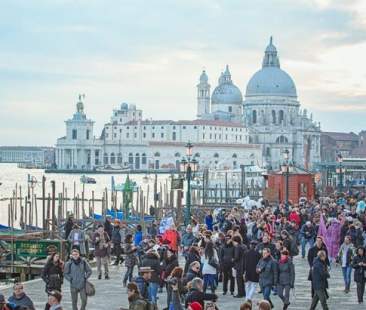 Ecco le abitudini dei viaggiatori moderni alla ricerca di cultura e sempre connessi Ecco le abitudini dei viaggiatori moderni alla ricerca di cultura e sempre connessi