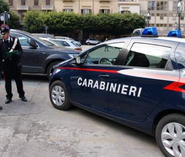 Lascia l’auto al parcheggiatore abusivo, multa per incauto affidamento
