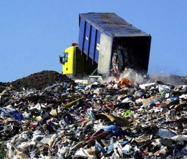 Rifiuti: niente piano? Niente fondi. “Gravi responsabilità del passato”