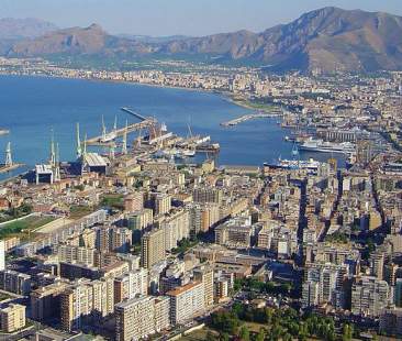 Scuola: Palermo, studente sorpreso a spacciare, arrestato