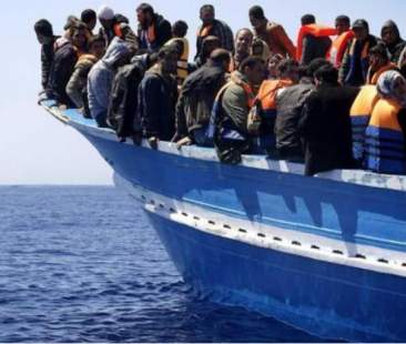 Tratta di esseri umani e contrabbando di sigarette, quattro arresti