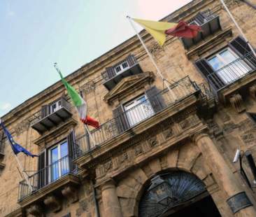 Musumeci denuncia: “Dipendenti regionali adottati per avere 104”