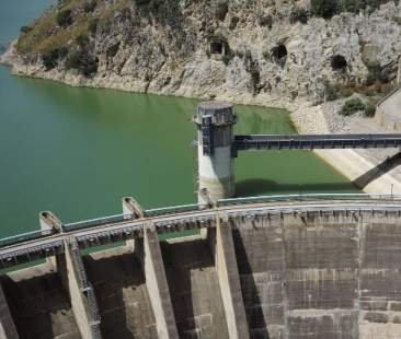 Opere idriche, acque immobili