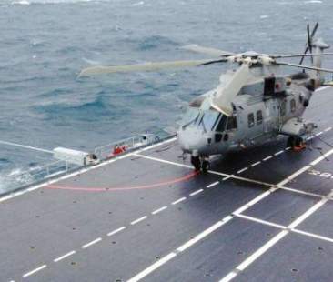 Elicottero Marina cade nel Mediterraneo, un morto