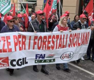 Lavoro: corteo forestali, dipendenti Esa e consorzi a Palermo