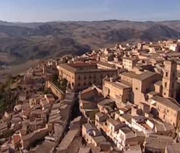 Estorsioni: operazione “Fratelli di sangue” nell’Ennese Estorsioni: operazione “Fratelli di sangue” nell’Ennese