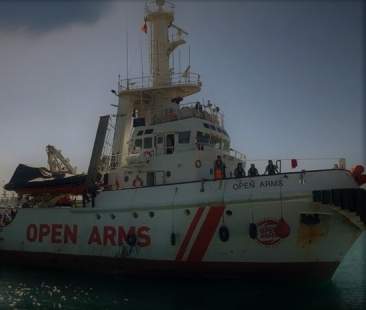 Migranti: salvate oltre 400 persone al largo della Libia