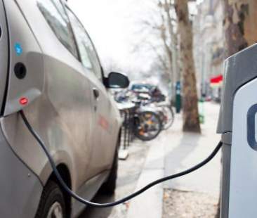 Auto elettrica per un futuro verde. In Sicilia si preferisce inquinare