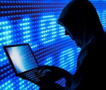 Web: furti da conti bancari, i capi della banda agivano dai domiciliari