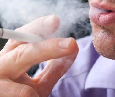 Fumatore morto di cancro, no a risarcimento