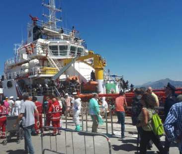Palermo – Migranti, critiche a valanga contro l’hotspot allo Zen
