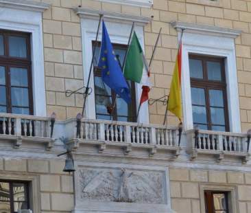Palermo – Stop al capo di gabinetto Pollicita. Nuovo attacco del M5s a Orlando