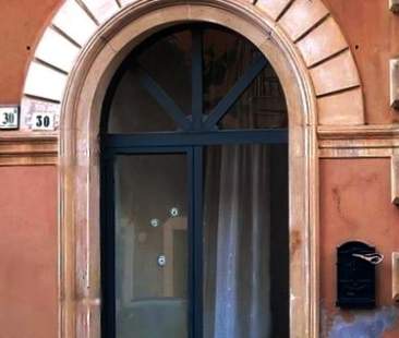 Scuola: spari contro casa maestra sospesa nel Catanese