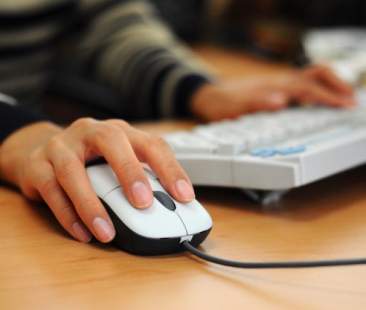 Sì al controllo del pc del dipendente Sì al controllo del pc del dipendente