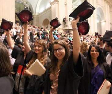 Laureati, aumenta il tasso di occupazione a un anno dal titolo