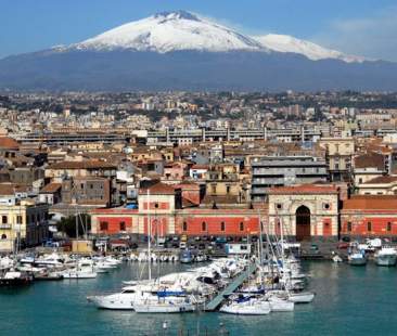 Rifiuti, alloggi popolari e lavoro, tutti i nodi sul tavolo di Pogliese