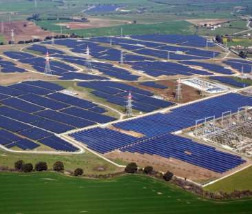 Impianti solari di grandi dimensioni, business miliardario e occupazione