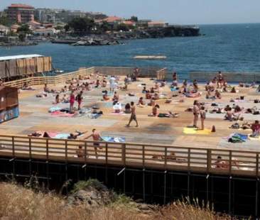 Catania – Brusco stop per i solarium, revocato l’incarico alla ditta