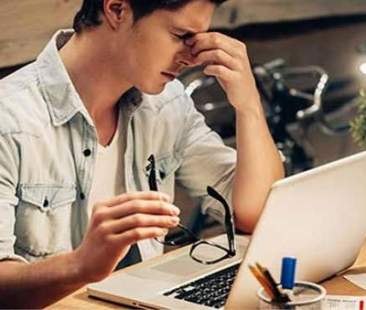 Fissare tablet, smartphone e computer peggiora la vista e incide sulla circolazione