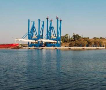 Dalle banchine ai piazzali, fervono i lavori nel Porto commerciale di Augusta