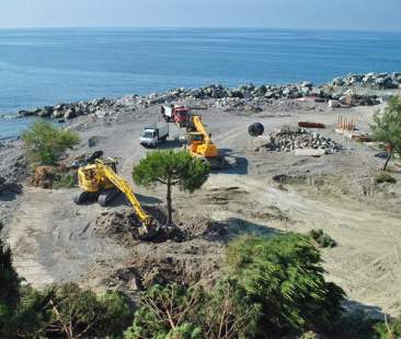 Suolo divorato e le città cadono a pezzi