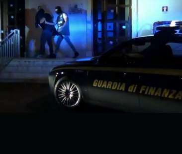 Comuni: Comitato d’affari a San Cataldo, 16 ordinanze