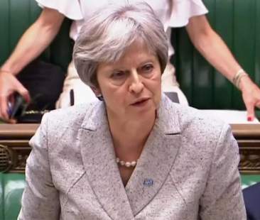 Esecutivo britannico in pezzi, si dimettono Davis e Johnson