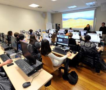 Quella grossa, grassa, inutile Formazione