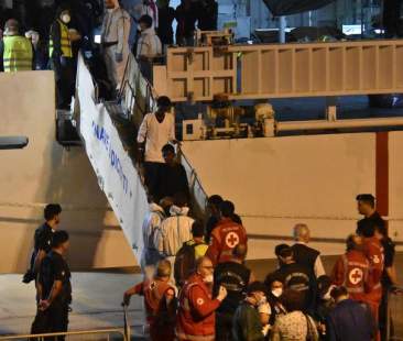 Migranti: Diciotti, Fico, “Sbarcateli!” Salvini, “Fai il presidente della Camera”