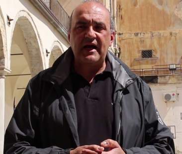 Papa in Sicilia: i migranti, vogliamo abbracciarlo Papa in Sicilia: i migranti, vogliamo abbracciarlo