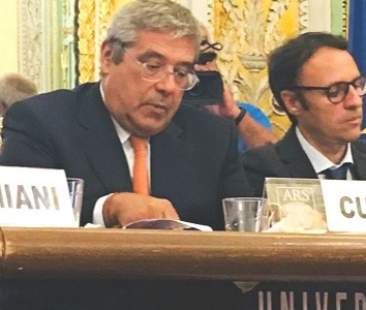 Cuffaro all’Ars tra polemiche e selfie. “Carcere? Ho pagato conto meritato” Cuffaro all’Ars tra polemiche e selfie. “Carcere? Ho pagato conto meritato”