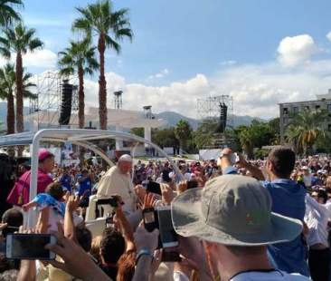 Papa in Sicilia: “Scegliete tra amore ed egoismo”