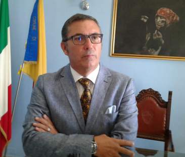 Gela: idee chiare per il commissario Rosario Arena Gela: idee chiare per il commissario Rosario Arena