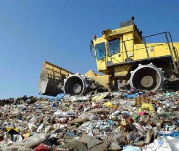 “Piano rifiuti entro dicembre”, ma senza esperti