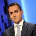 M5s, la manina della discordia Salvini: “Per scemo non passo”