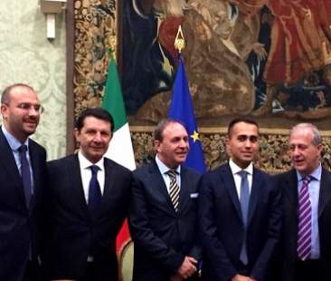 Etna: i Sindaci incontrano Di Maio Etna: i Sindaci incontrano Di Maio