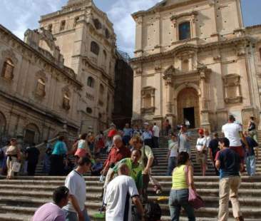 Turismo in ripresa ma a passi di lumaca