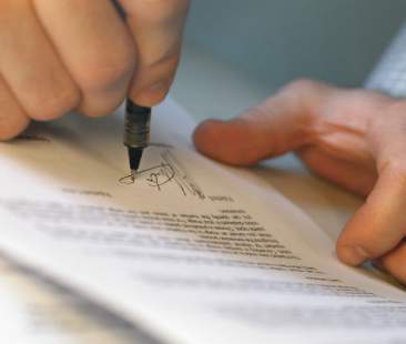 Avviso di liquidazione è nullo se non viene allegata la sentenza