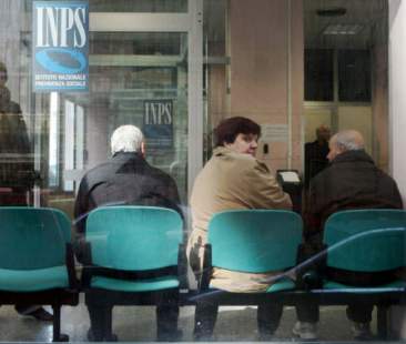 Pensioni a quota 100, impiegati pubblici con buchi contributivi