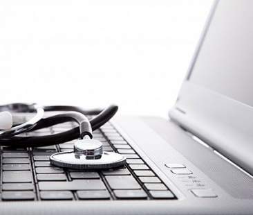 Cancro: il 50% di chi si documenta sul web alle prese con informazioni errate o confuse