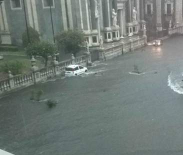 Catania – Le bombe d’acqua entrano in Consiglio. I Cinquestelle: “Manca una strategia”