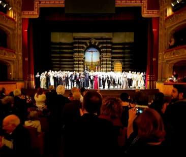 “Capinera”: quindici minuti di applausi finali