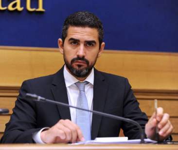 Depositato il ddl “taglia parlamentari”