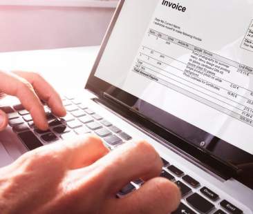 Fattura elettronica, dal 1° gennaio obbligo per 2,8 milioni di imprese